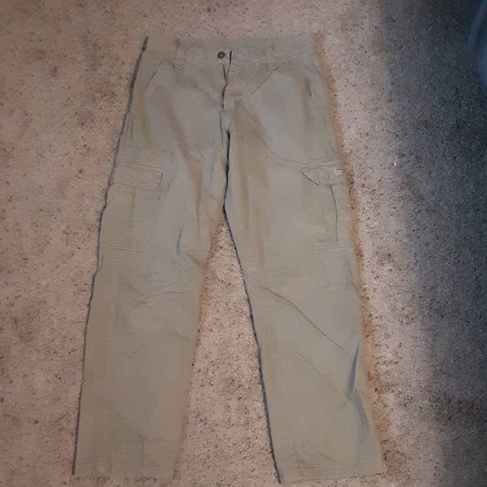 Like new Wrangler cargo pants